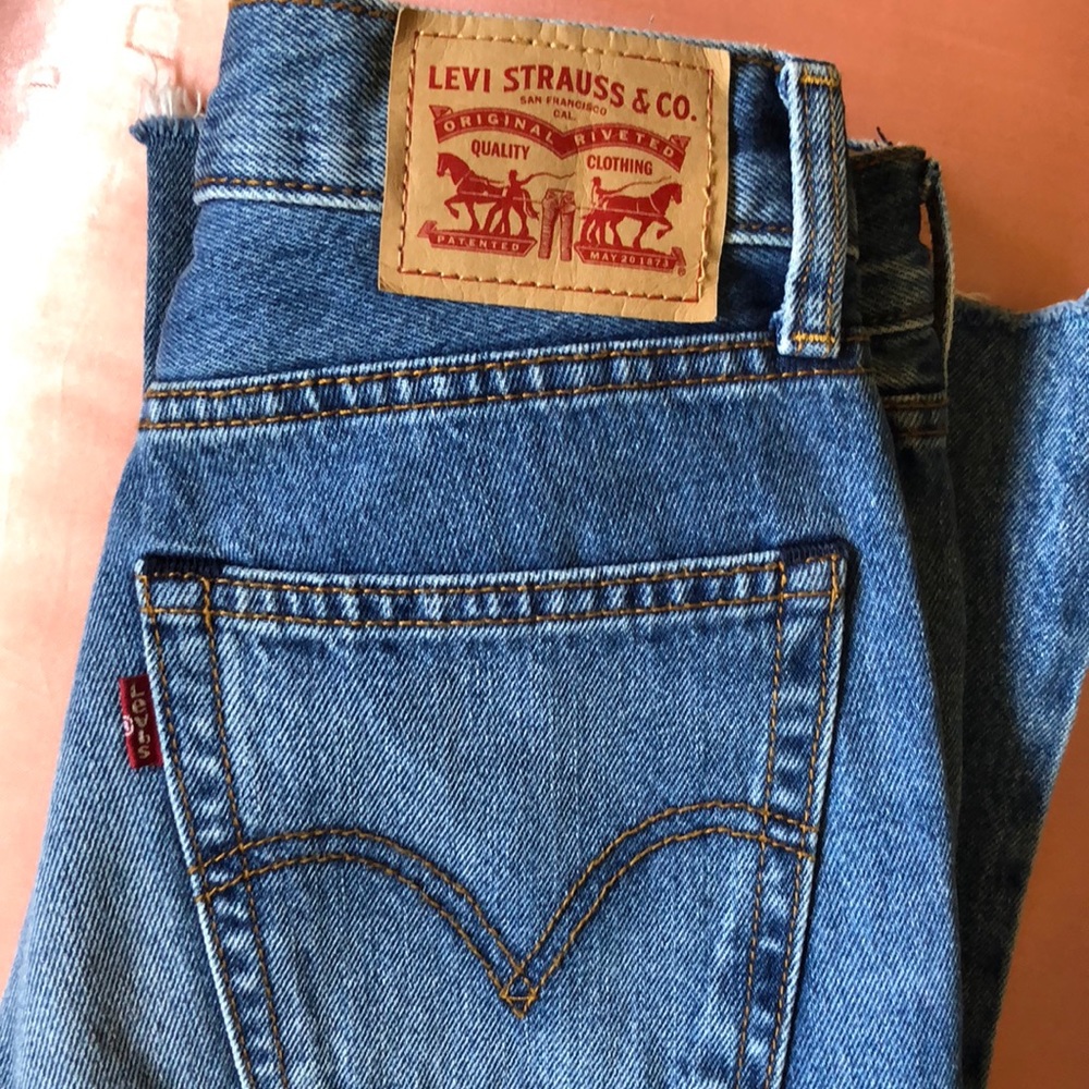 Levi’s wedgie fit crop jeans